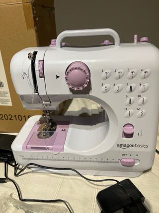 Macchina da cucire Amazon Basics 12 funzioni