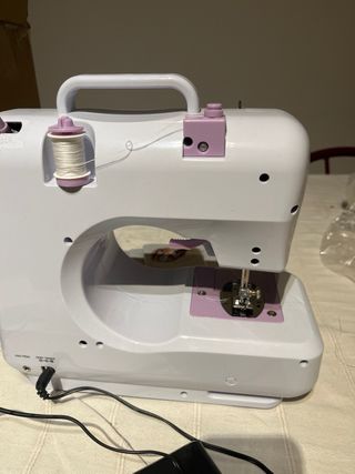 Macchina da cucire Amazon Basics 12 funzioni