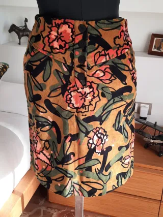 Falda SKFK estampada floral