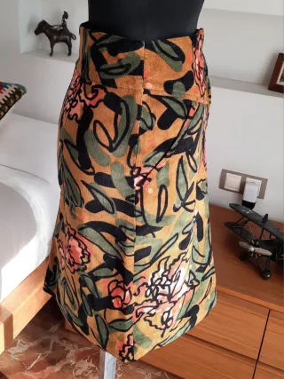 Falda SKFK estampada floral