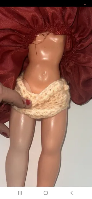 Muñeca con vestido rojo y lazo azul nancy