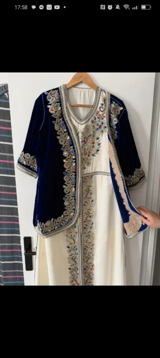 Vestido de fiesta azul y blanco