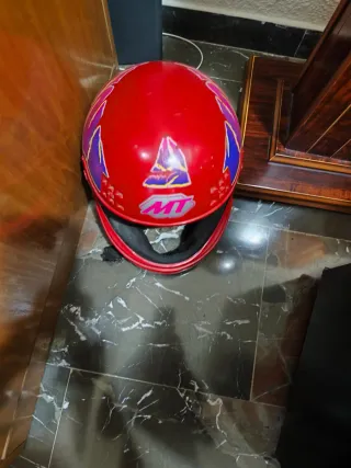 Casco de moto con gafas estilo retro