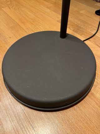 Lámpara de pie Ikea HEKTAR gris