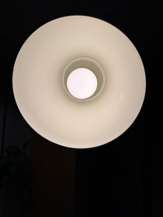 Lámpara de pie Ikea HEKTAR gris