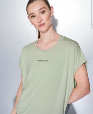 Camiseta deportiva verde DASH AND STARS