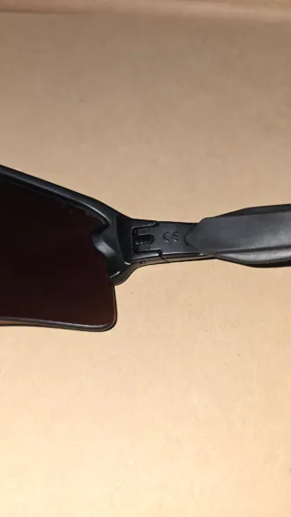 Occhiali Oakley neri e blu