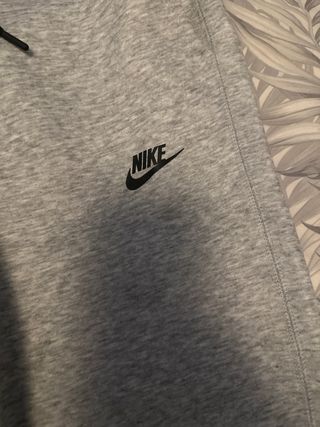 Pantalones Nike Tech Gris