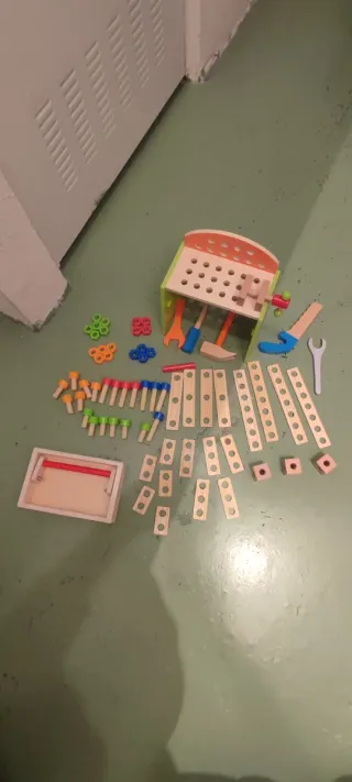 Banco de herramientas de madera para niños