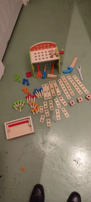 Banco de herramientas de madera para niños