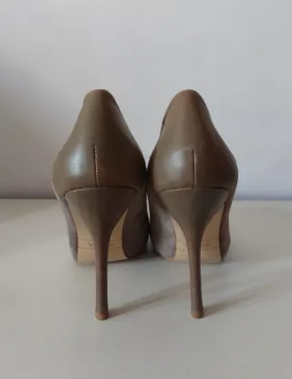 Zapatos de tacón Zara beige/gris