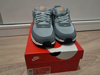 Zapatilla Nike Air Max 90 Gris Naranja