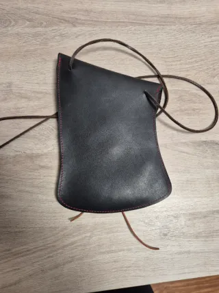 Bolso de cuero artesanal hecho a mano