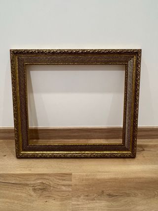 Marco dorado antiguo de madera