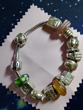 Pulsera Pandora Plata con 13 Abalorios.