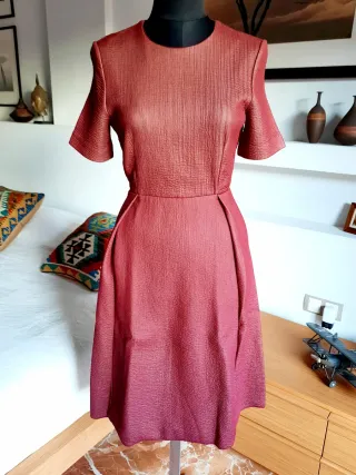 Vestido COS burdeos