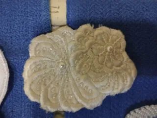 Aplicaciones vintage bordadas