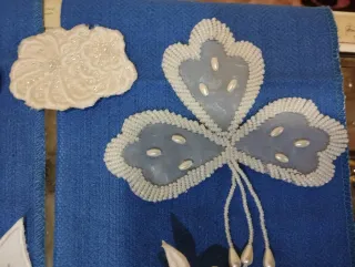 Aplicaciones vintage bordadas