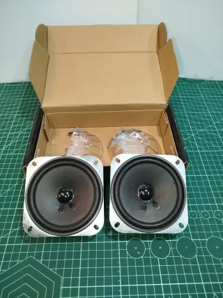 Pareja de altavoces negros