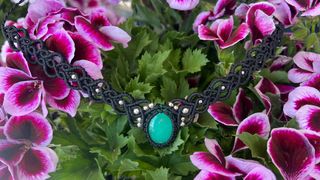 Gargantilla de macramé con crisoprasa