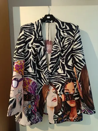 Chaqueta Estampada Caras