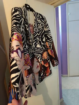 Chaqueta Estampada Caras