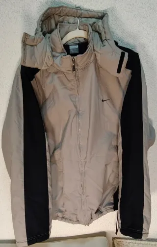 Chaqueta Nike acolchada mujer beige/negra