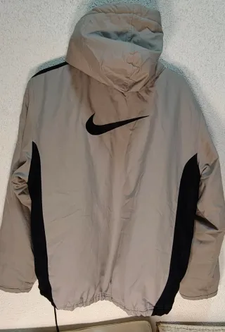 Chaqueta Nike acolchada mujer beige/negra