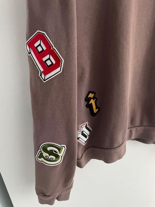 Sudadera ASOS marrón con parches M