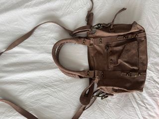 Bolso marrón con correa