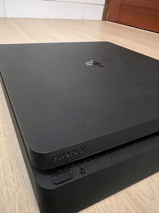 PS4 Slim Nera + Controller + Giochi