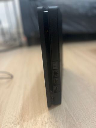 PS4 Slim Nera + Controller + Giochi