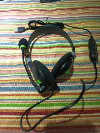 Cascos con micrófono y cable USB