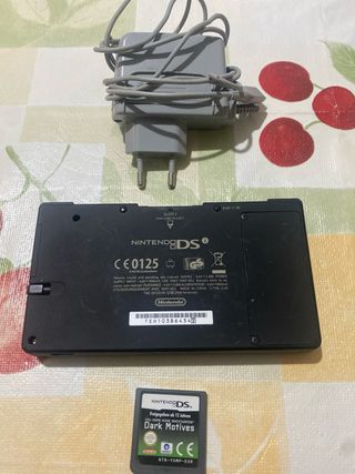 Nintendo DSi Negra + Cargador + Juego