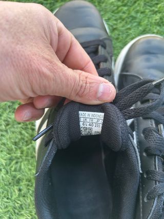 Zapatillas Adidas Negras y Blancas