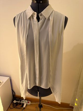 Camicia bianca con volant