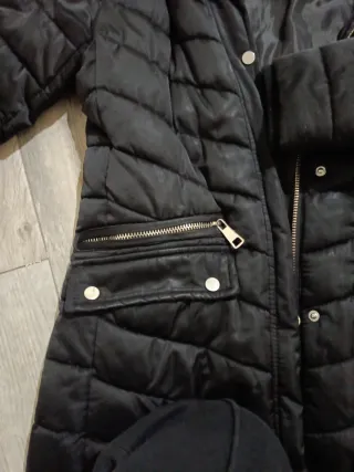 Chaquetón largo negro mujer capucha pelo