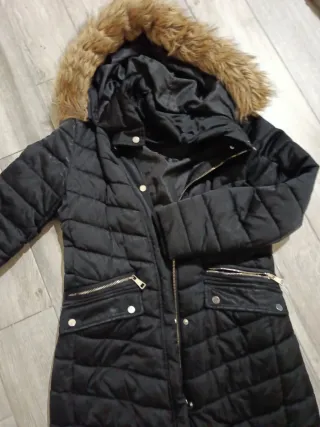 Chaquetón largo negro mujer capucha pelo