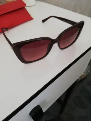 Gafas de sol Guess marrones y rojas
