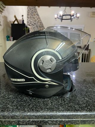 2 Cascos de Moto MT Helmets
