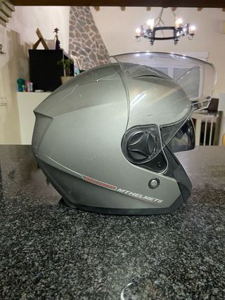 2 Cascos de Moto MT Helmets