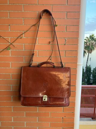 Maletín de piel marrón