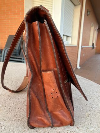 Maletín de piel marrón