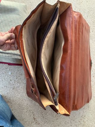 Maletín de piel marrón