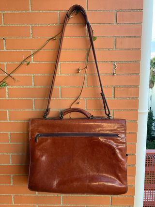 Maletín de piel marrón