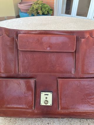 Maletín de piel marrón