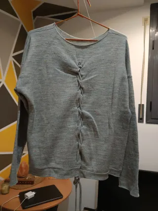 Jersey gris trenzado posterior