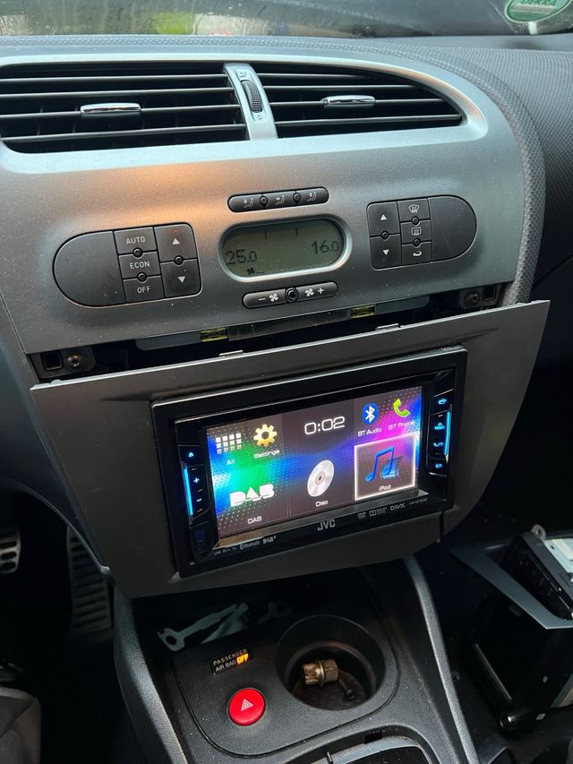 Pantalla Táctil JVC para Seat León MK2
