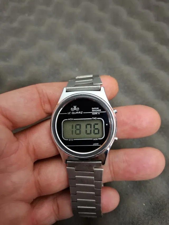 Relógio digital LC QUARZ vintage