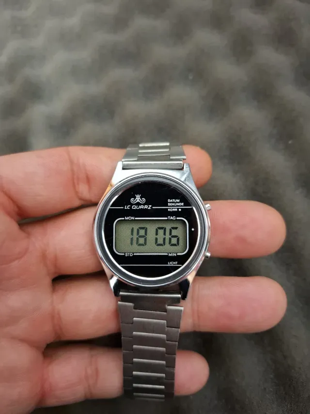 Relógio digital LC QUARZ vintage